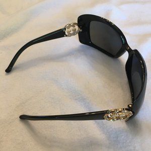 Gucci Black/Gold Emblem Sunglasses